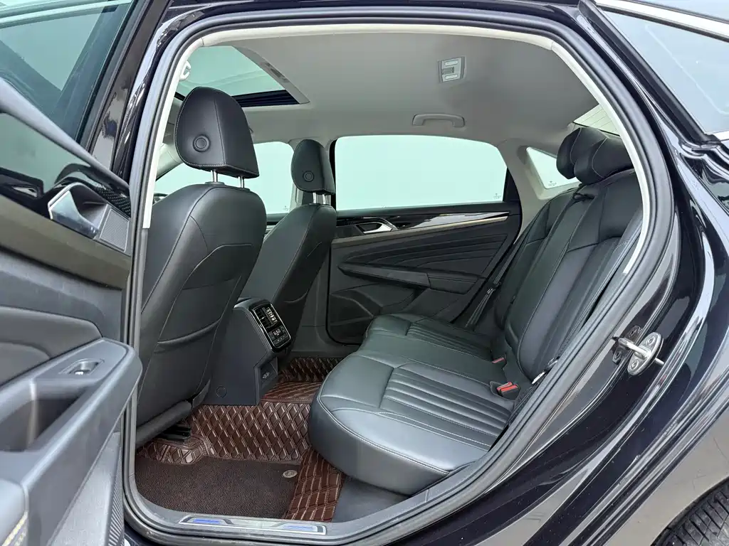 Volkswagen Passat PHEV 2022 — фото 12
