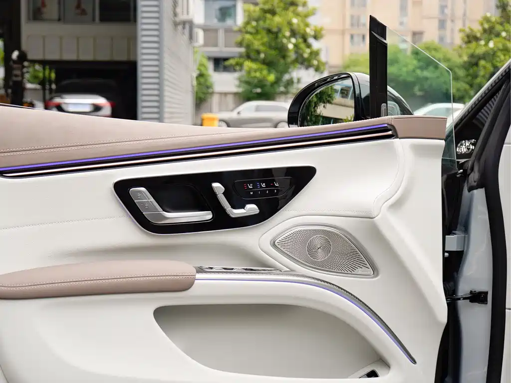Mercedes-Benz EQS AMG 2024 — фото 16