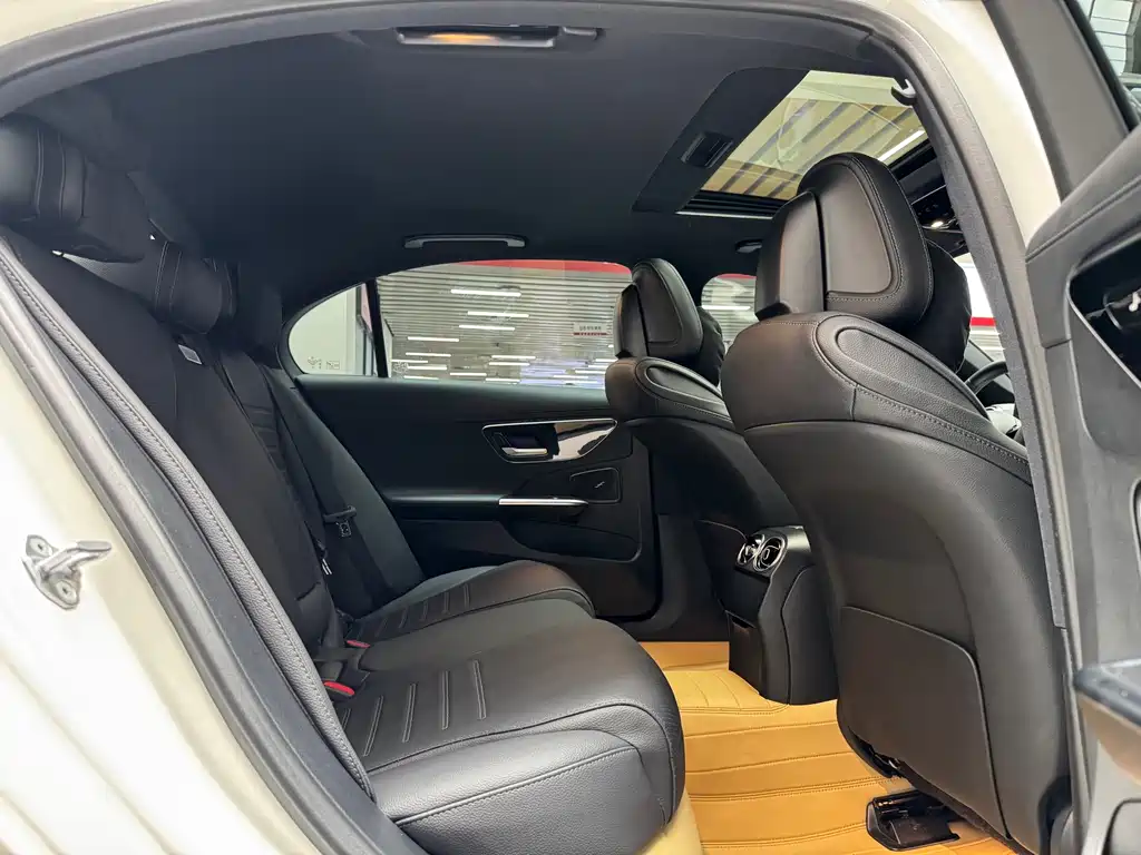 Mercedes-Benz C-Class 2023 — фото 20
