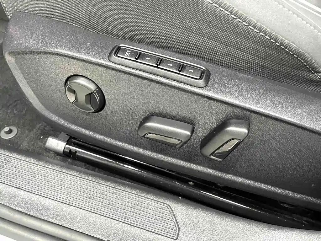Volkswagen Golf 2022 — фото 11