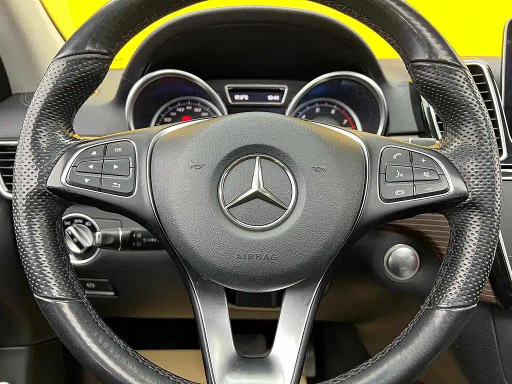 Mercedes-Benz GLE 2019 — фото 12