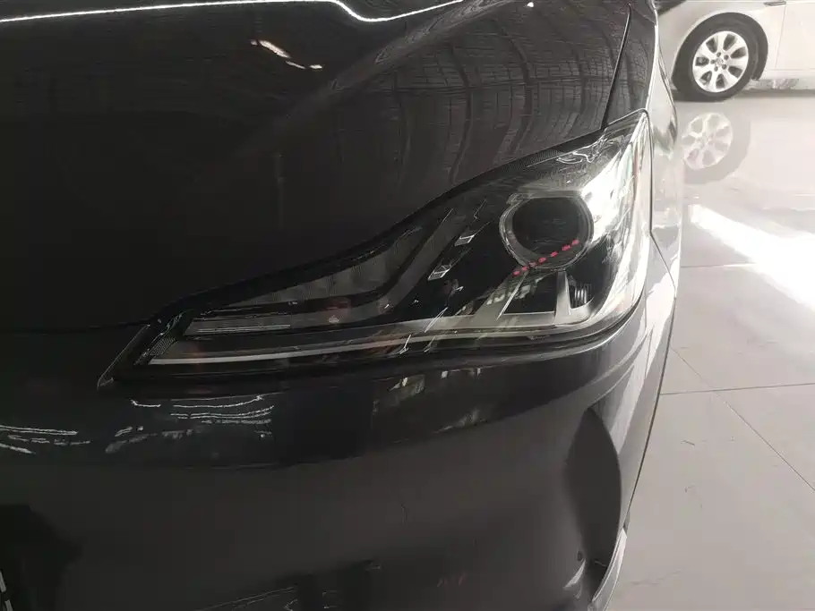 Neta V 2022