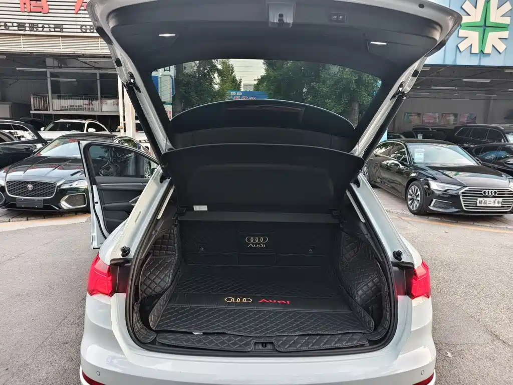 Audi Q3 2022 — фото 12