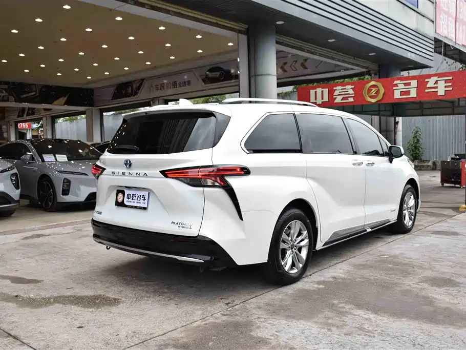 Toyota Sienna 2022 — фото 16