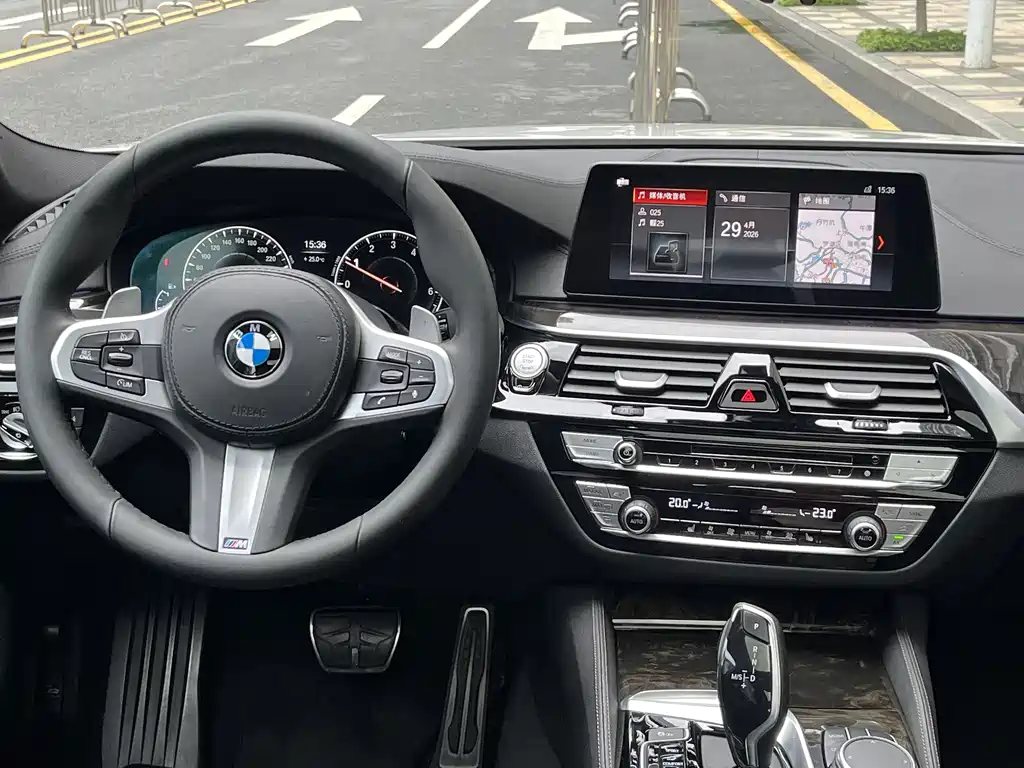 BMW 5 Series 2019 — фото 13