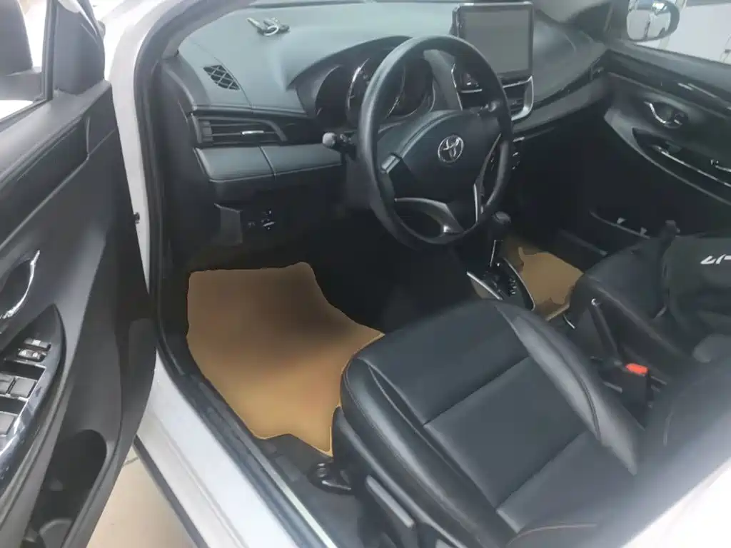 Toyota Yaris L 2020 — фото 16