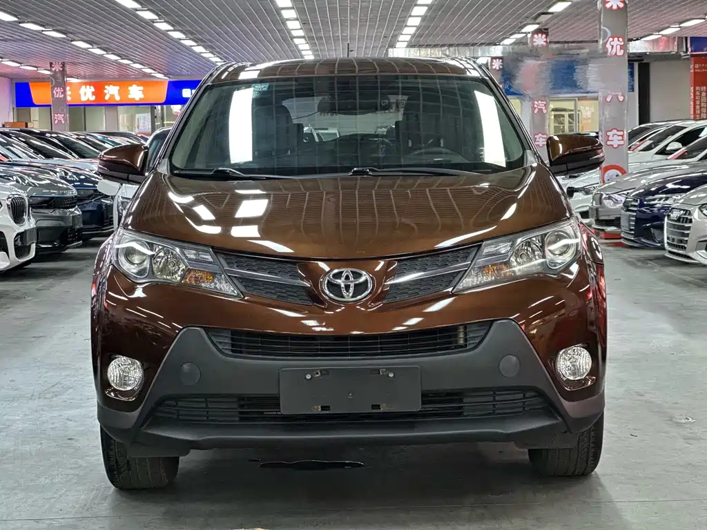 Toyota RAV4 2015 — фото 2