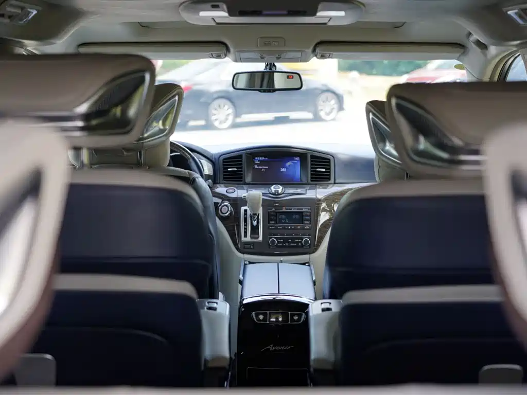 Nissan Quest 2016 — фото 11