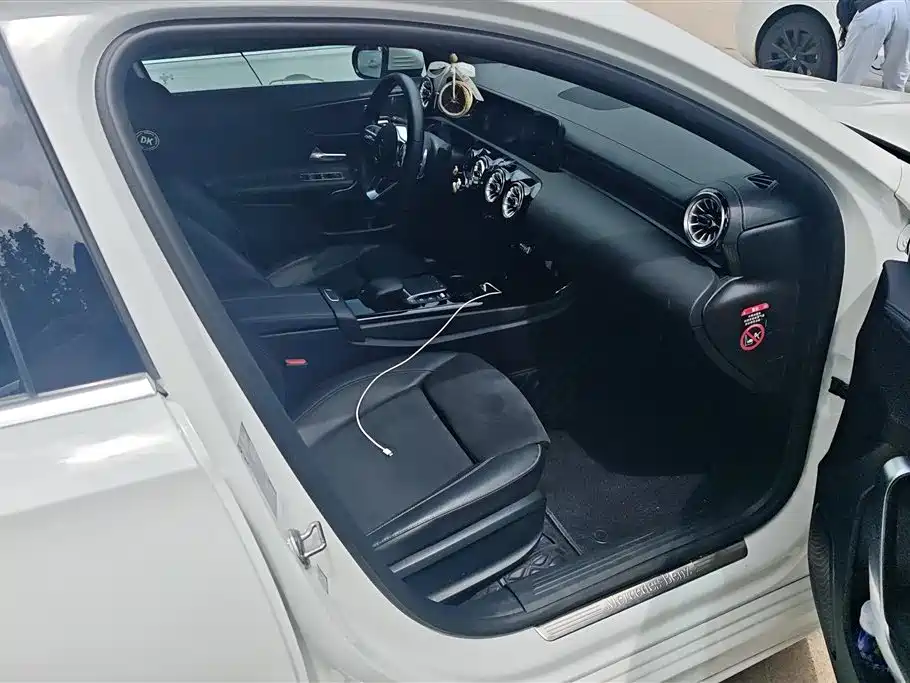 Mercedes-Benz A-Class 2023 — фото 8