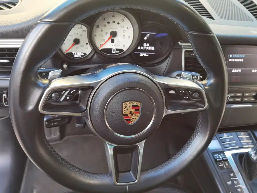 Porsche Macan 2018 — фото 13