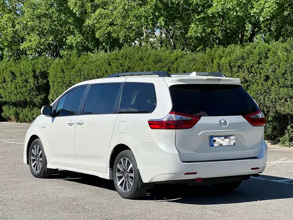 Toyota Sienna 2019 — фото 3