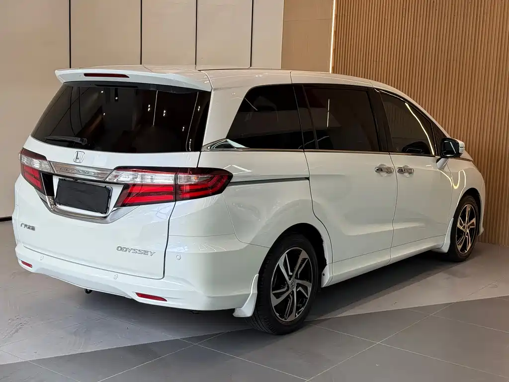 Honda Odyssey 2017 — фото 19
