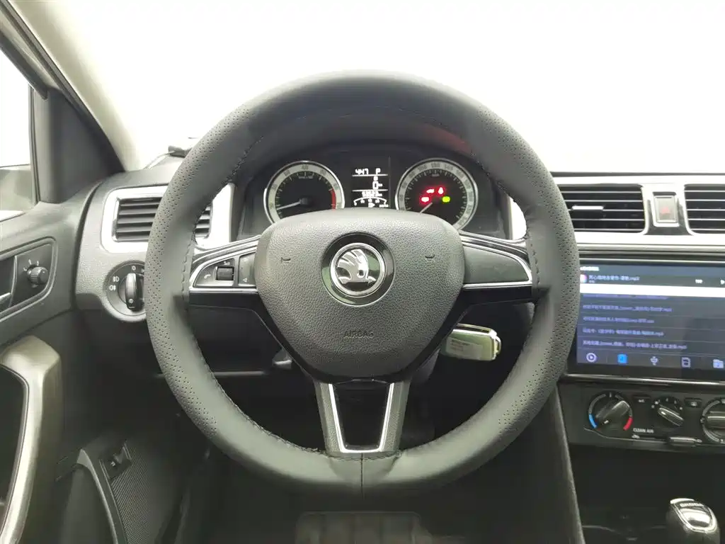Skoda Rapid 2018 — фото 11