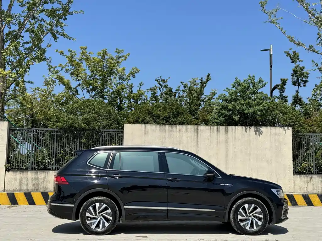 Volkswagen Tiguan L Plug-In Hybrid 2021 — фото 6
