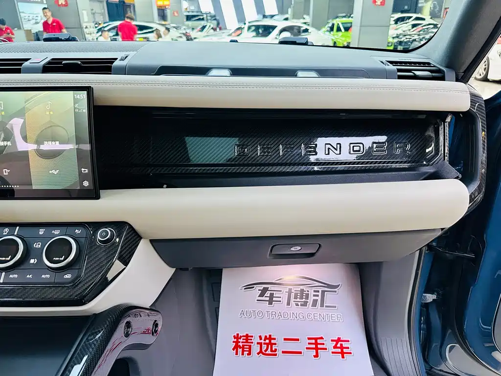 Land Rover Defender 2021 — фото 13