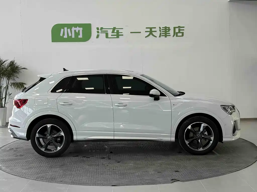 Audi Q3 2023 — фото 8