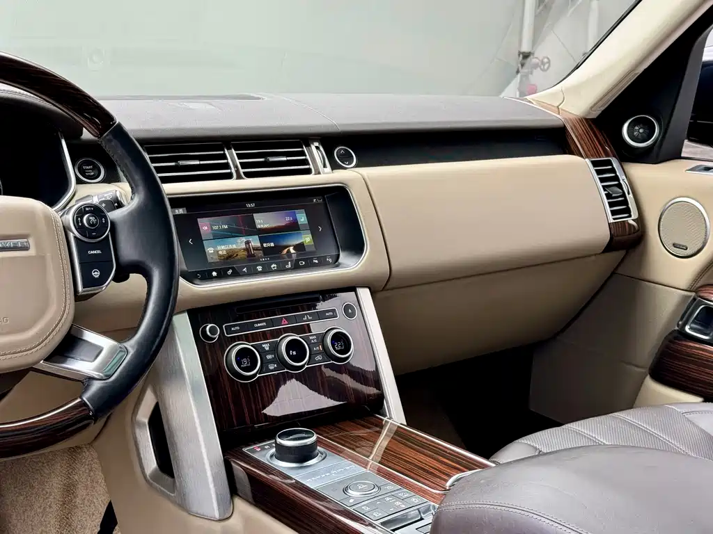Land Rover Range Rover 2018 — фото 12