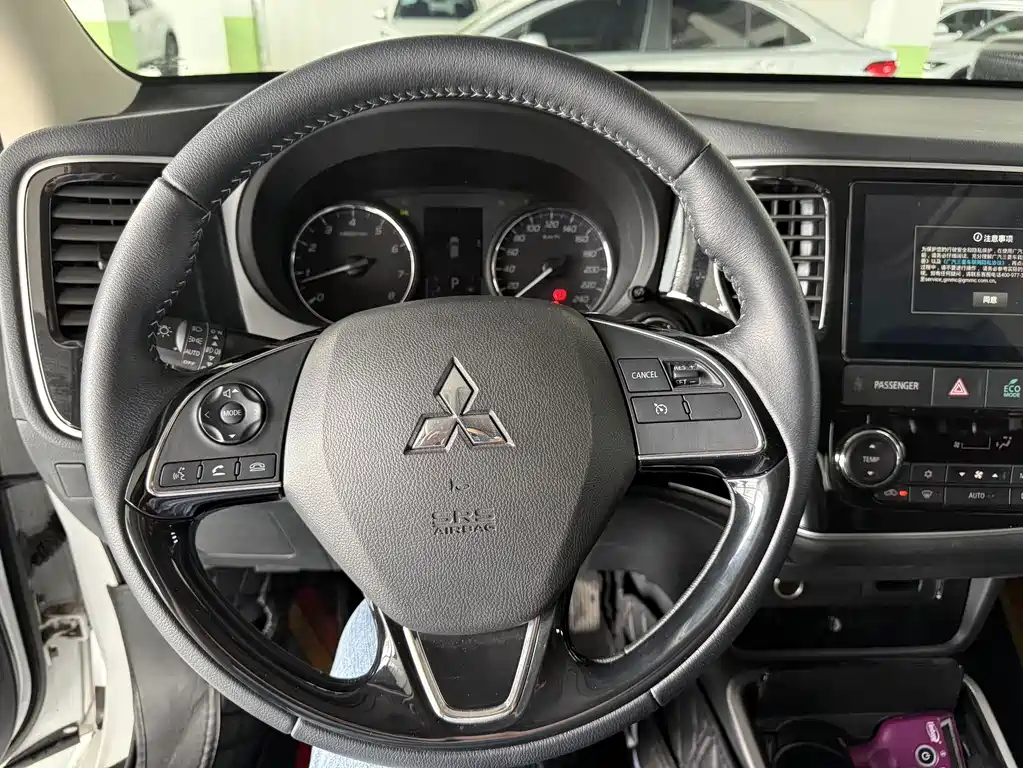 Mitsubishi Outlander 2022 — фото 9