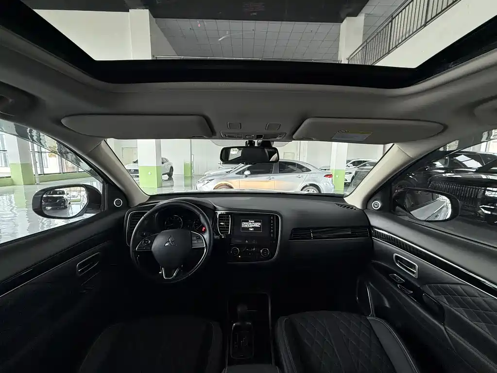 Mitsubishi Outlander 2022 — фото 14