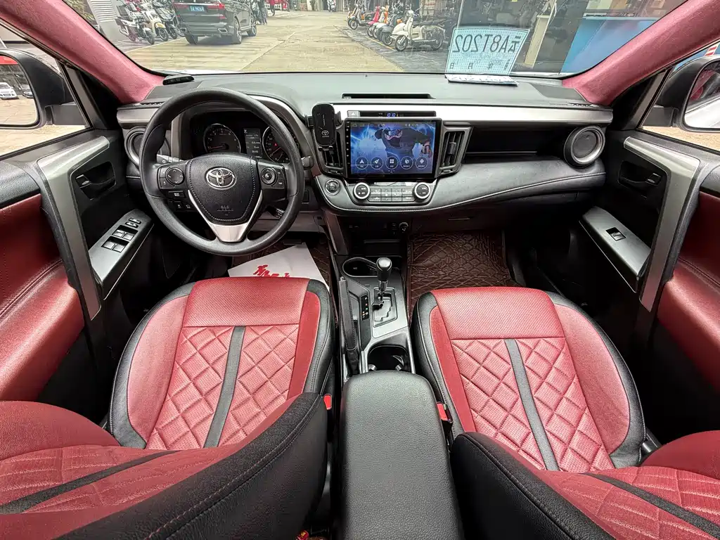 Toyota RAV4 2019 — фото 15