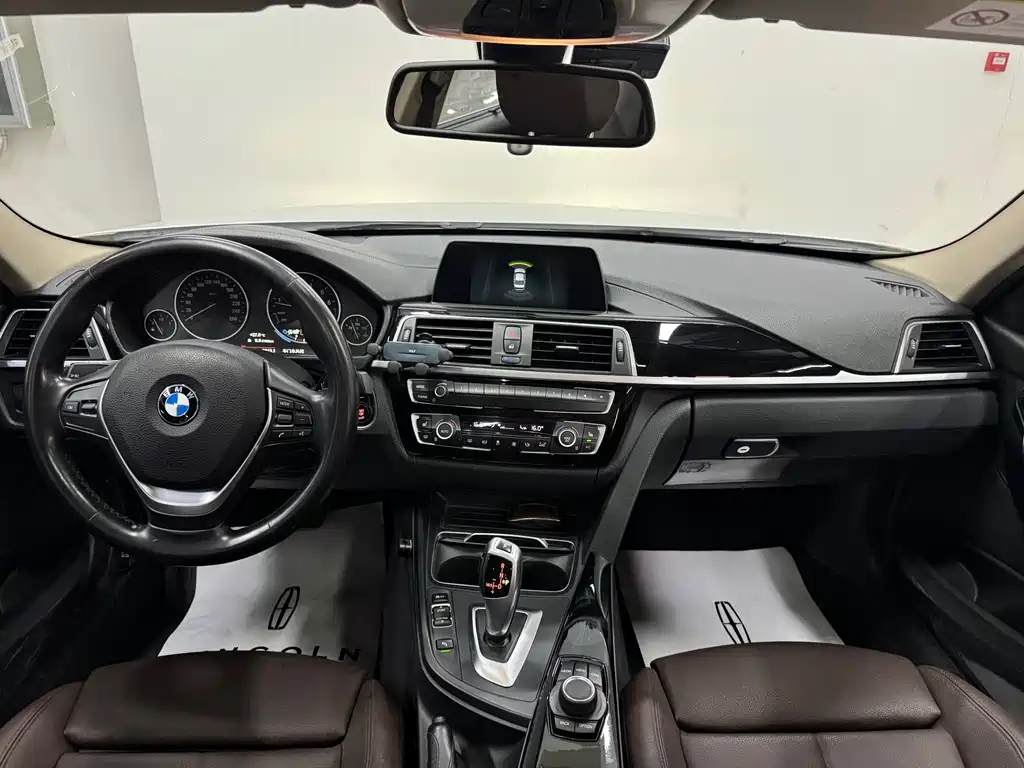 BMW 3 Series 2018 — фото 6