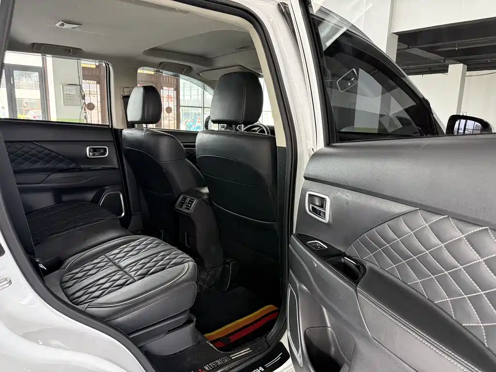 Mitsubishi Outlander 2022 — фото 12