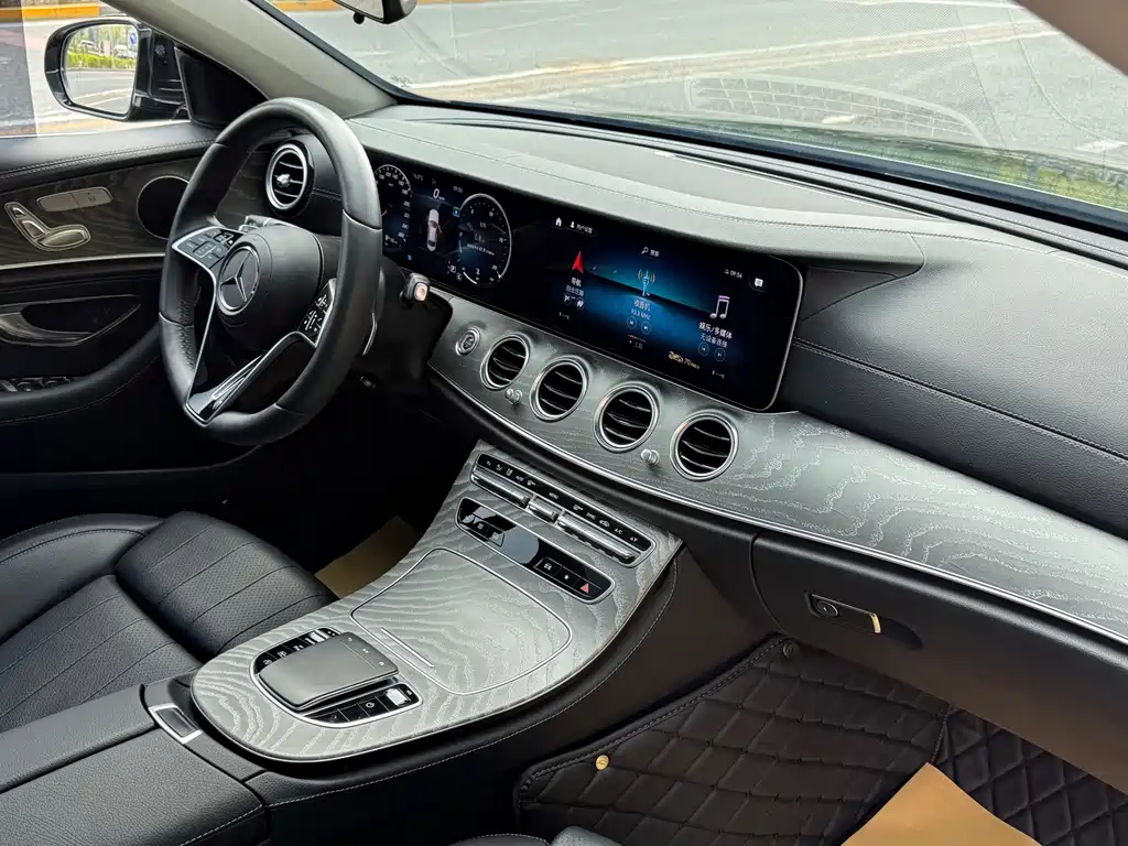 Mercedes-Benz E-Class 2021 — фото 17