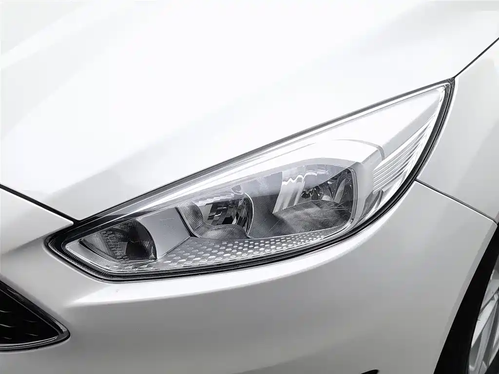 Ford Focus 2018 — фото 7