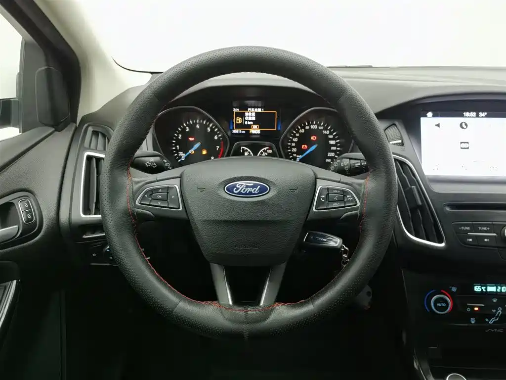 Ford Focus 2018 — фото 11
