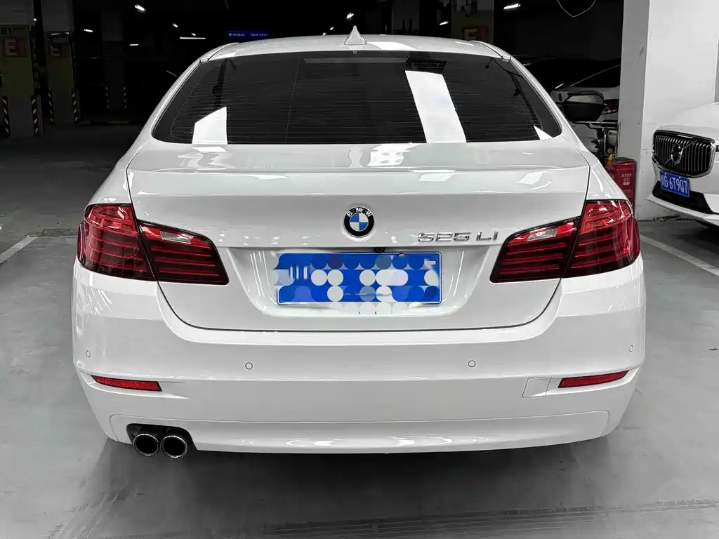 BMW 5 Series 2016 — фото 11