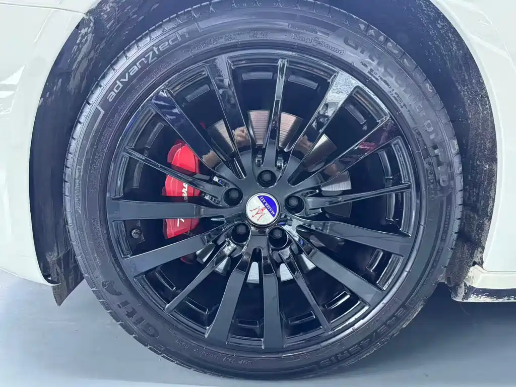 Maserati Quattroporte 2018 — фото 17