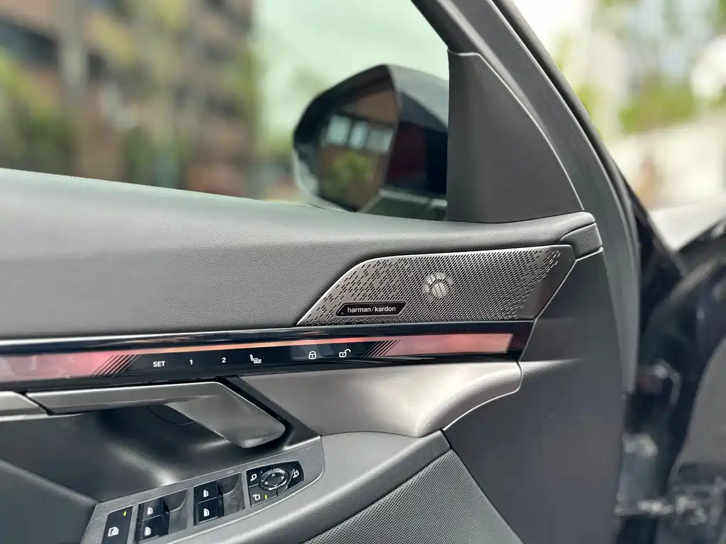 BMW 5 Series 2024 — фото 10