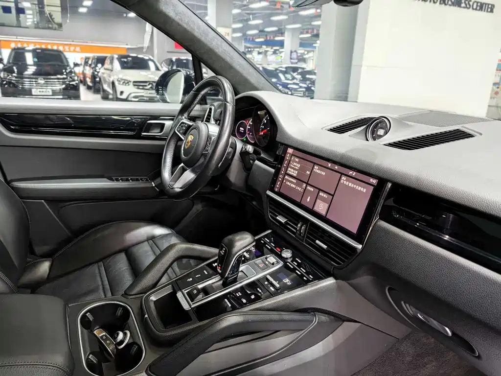 Porsche Cayenne 2021 — фото 23