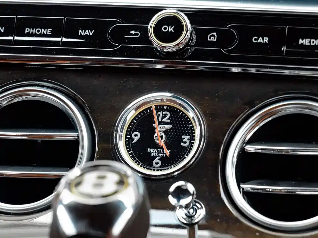 Bentley Continental 2020 — фото 19