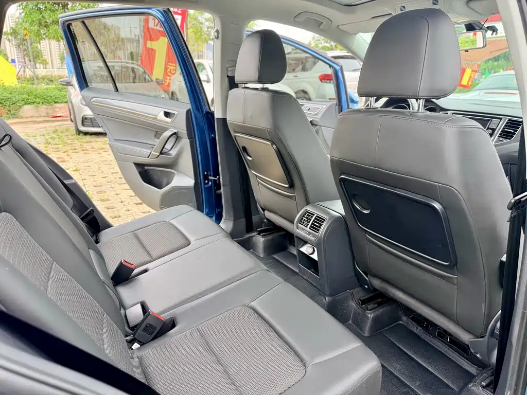 Volkswagen Golf Sportsvan 2018 — фото 11