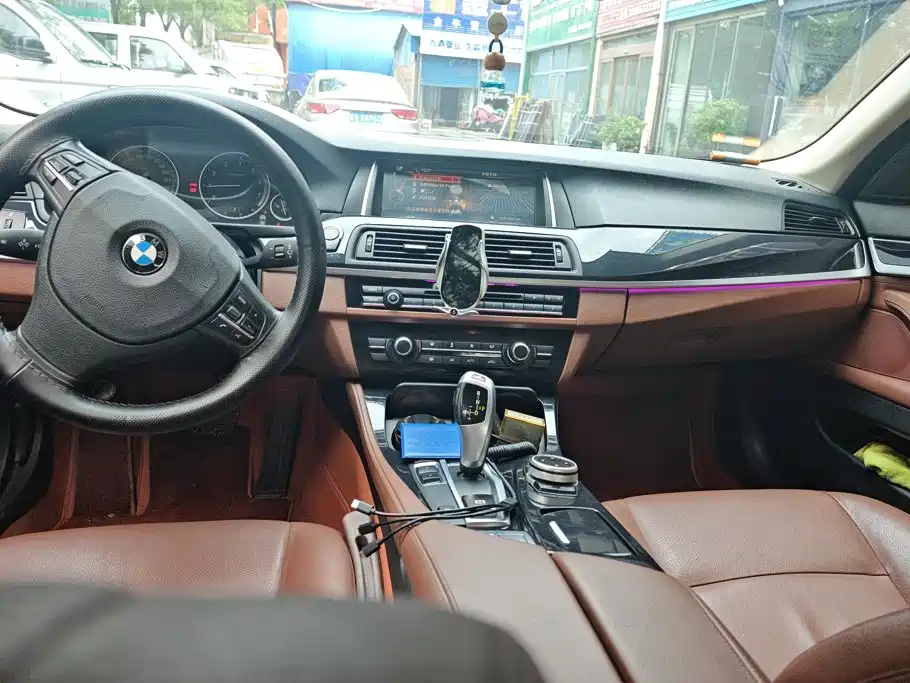 BMW 5 Series 2017 — фото 12