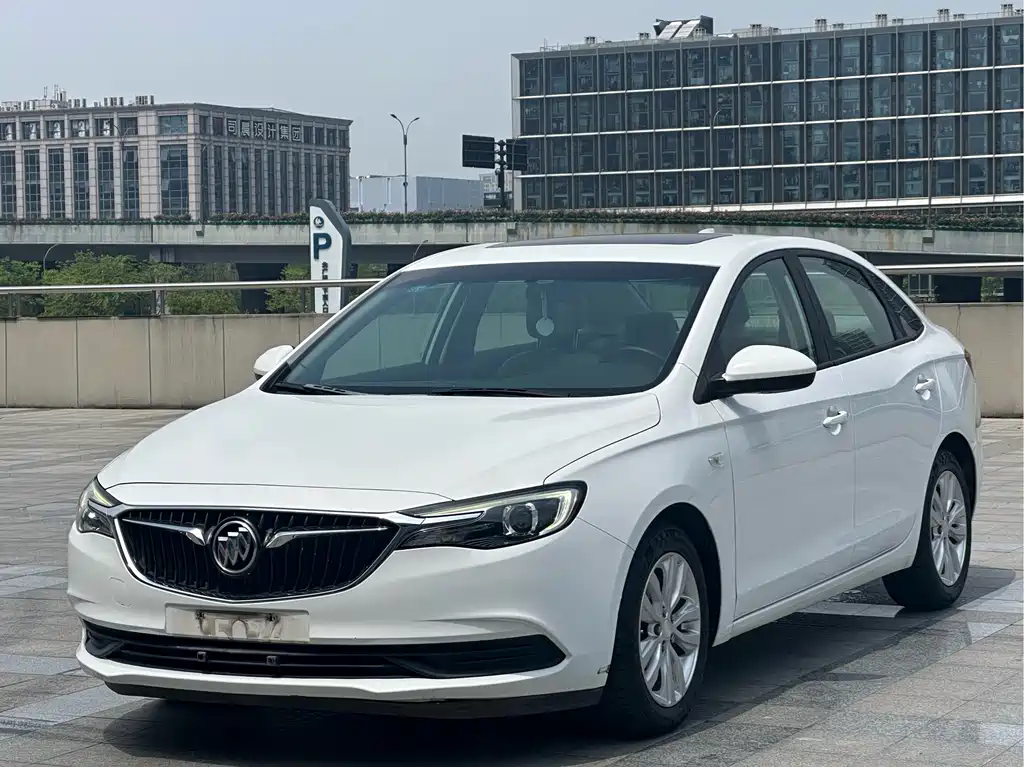 Buick Excelle 2018 — фото 1