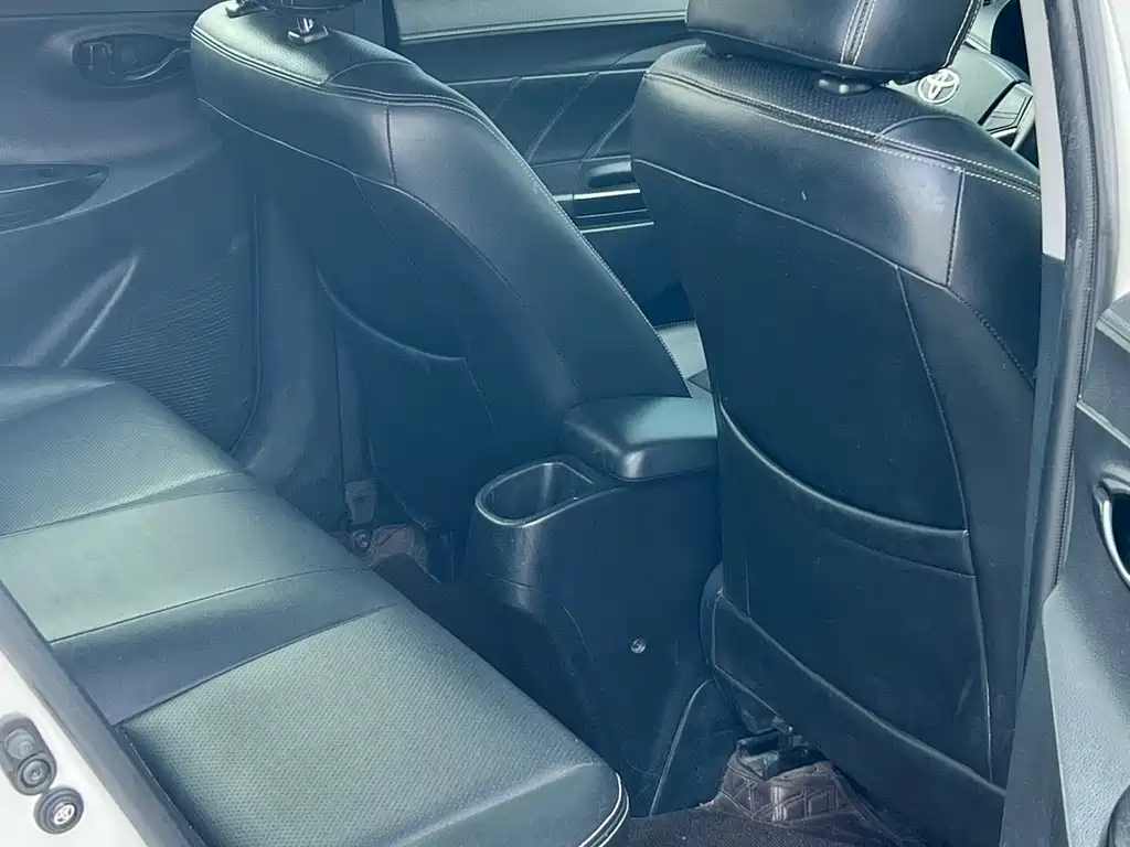 Toyota Yaris L 2022 — фото 8