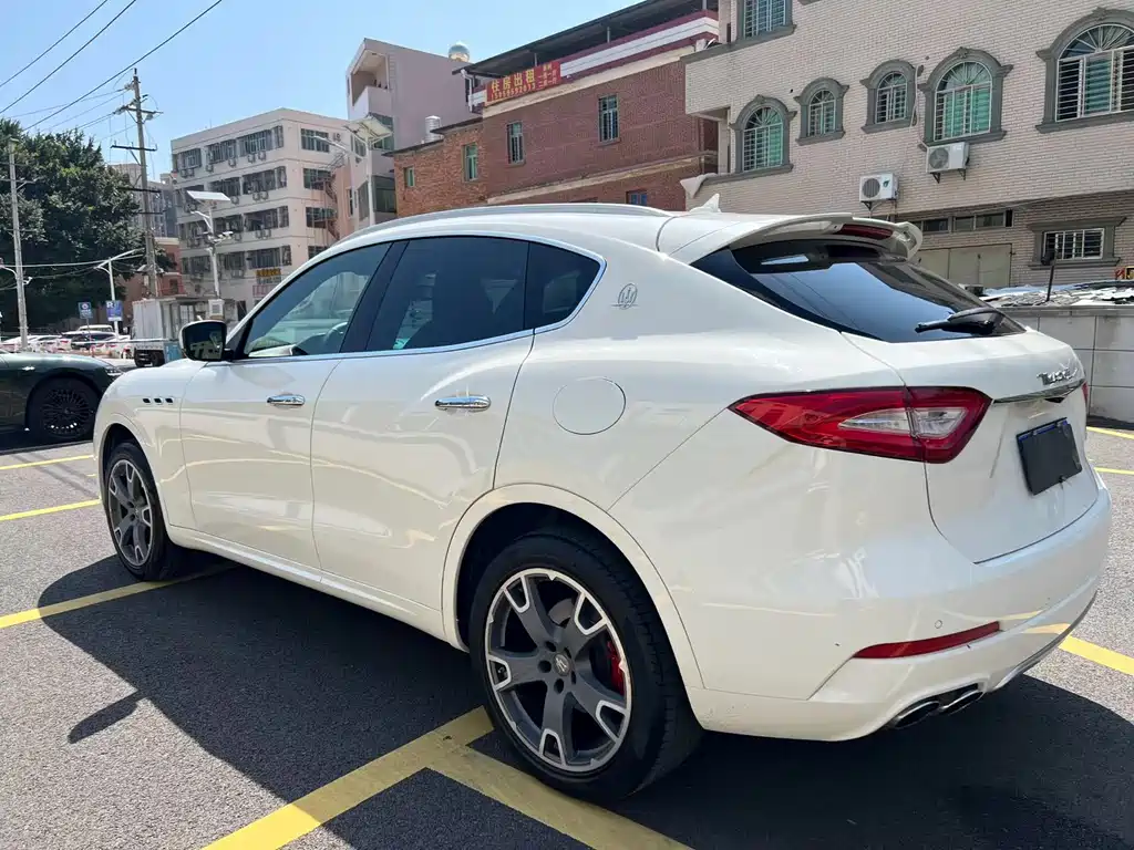 Maserati Levante 2017 — фото 6