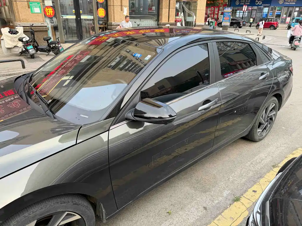 Hyundai Elantra 2023 — фото 3