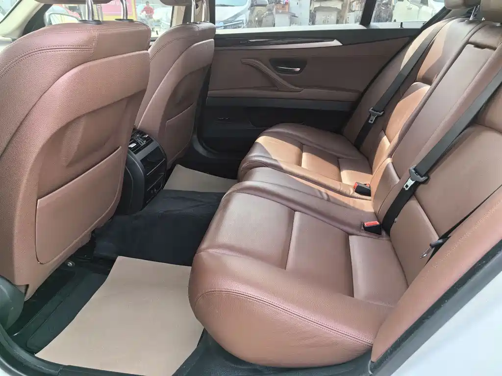 BMW 5 Series 2016 — фото 11