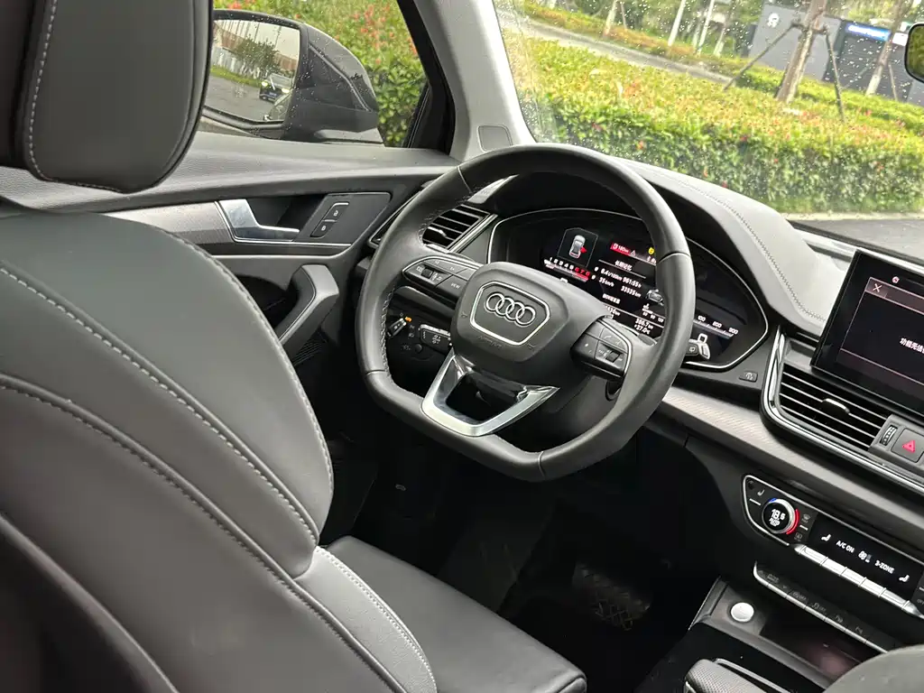Audi Q5L 2023 — фото 11