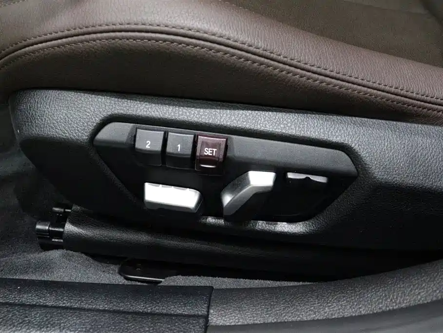 BMW 3 Series 2018 — фото 21
