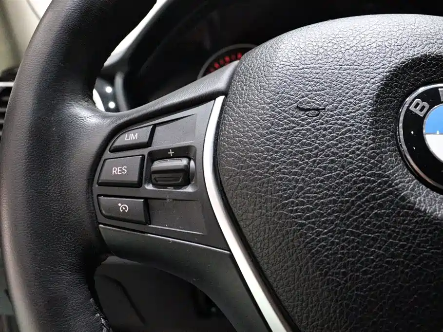 BMW 3 Series 2018 — фото 18