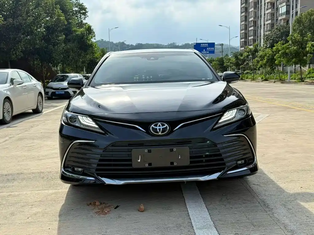 Toyota Camry 2024 — фото 2