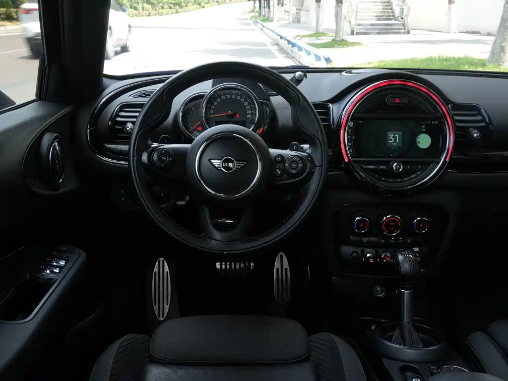 MINI Clubman 2018 — фото 30