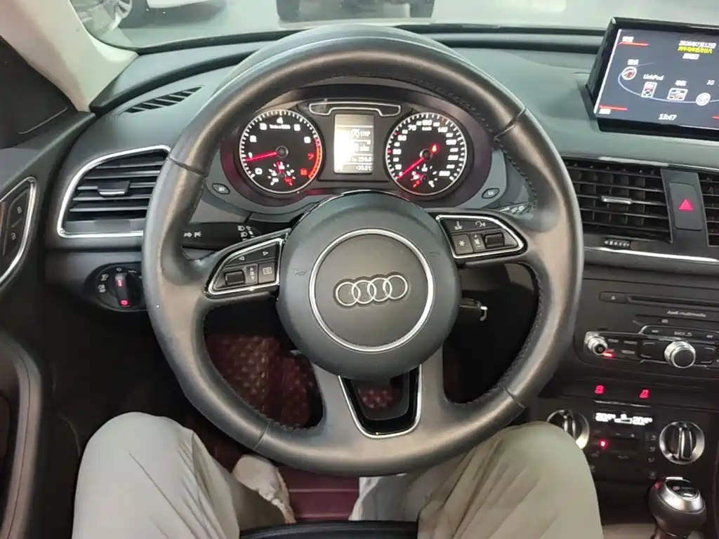 Audi Q3 2014 — фото 11