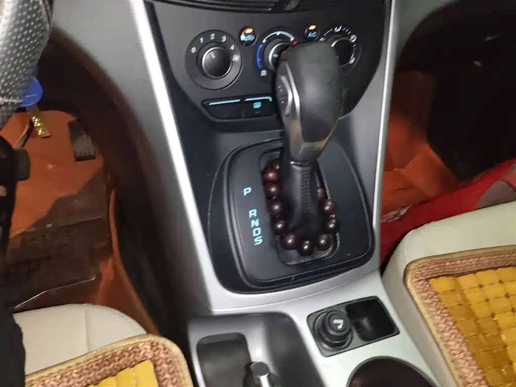 Ford Kuga 2014 — фото 11
