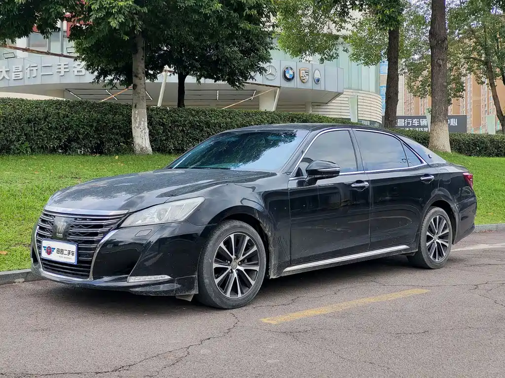 Toyota Crown 2019 — фото 1