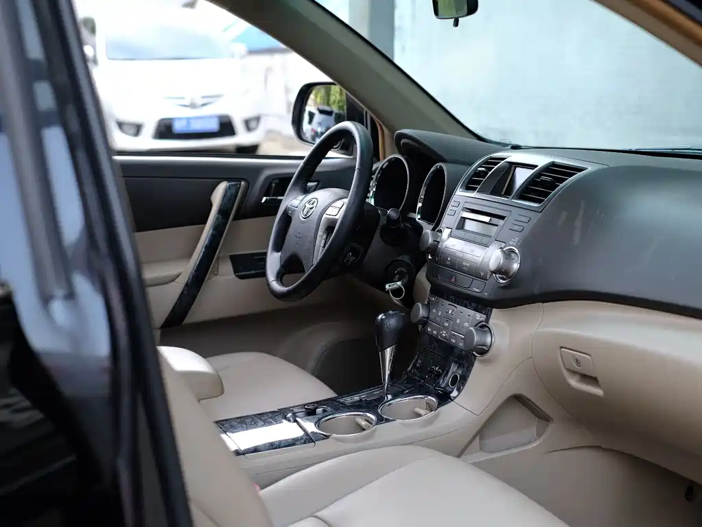 Toyota Highlander 2010 — фото 47